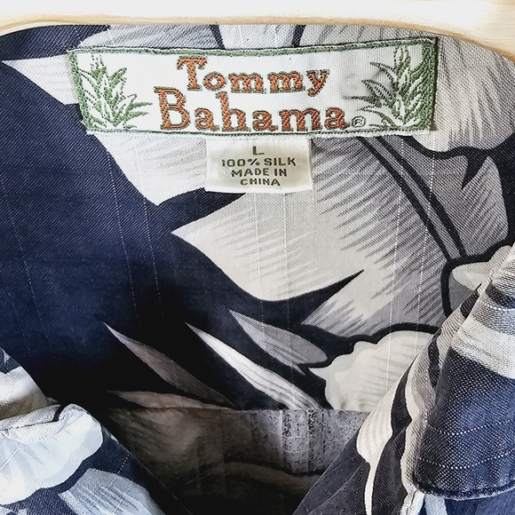 TOMMY BAHAMA 100% Silk Hibiscus Island Hawaiian Tropical Camp Shirt Size Large - Picture 6 of 10